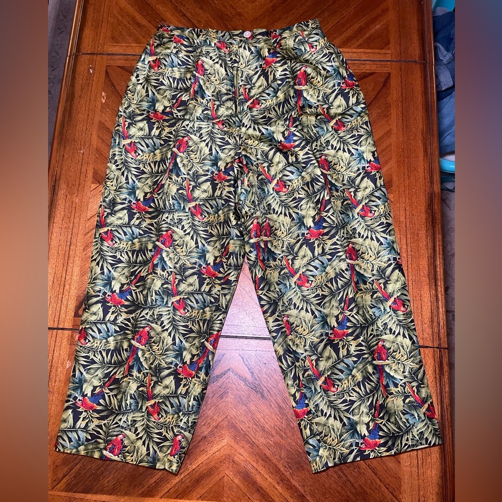 Harve’ Benard women’s silk capri pants - size 6